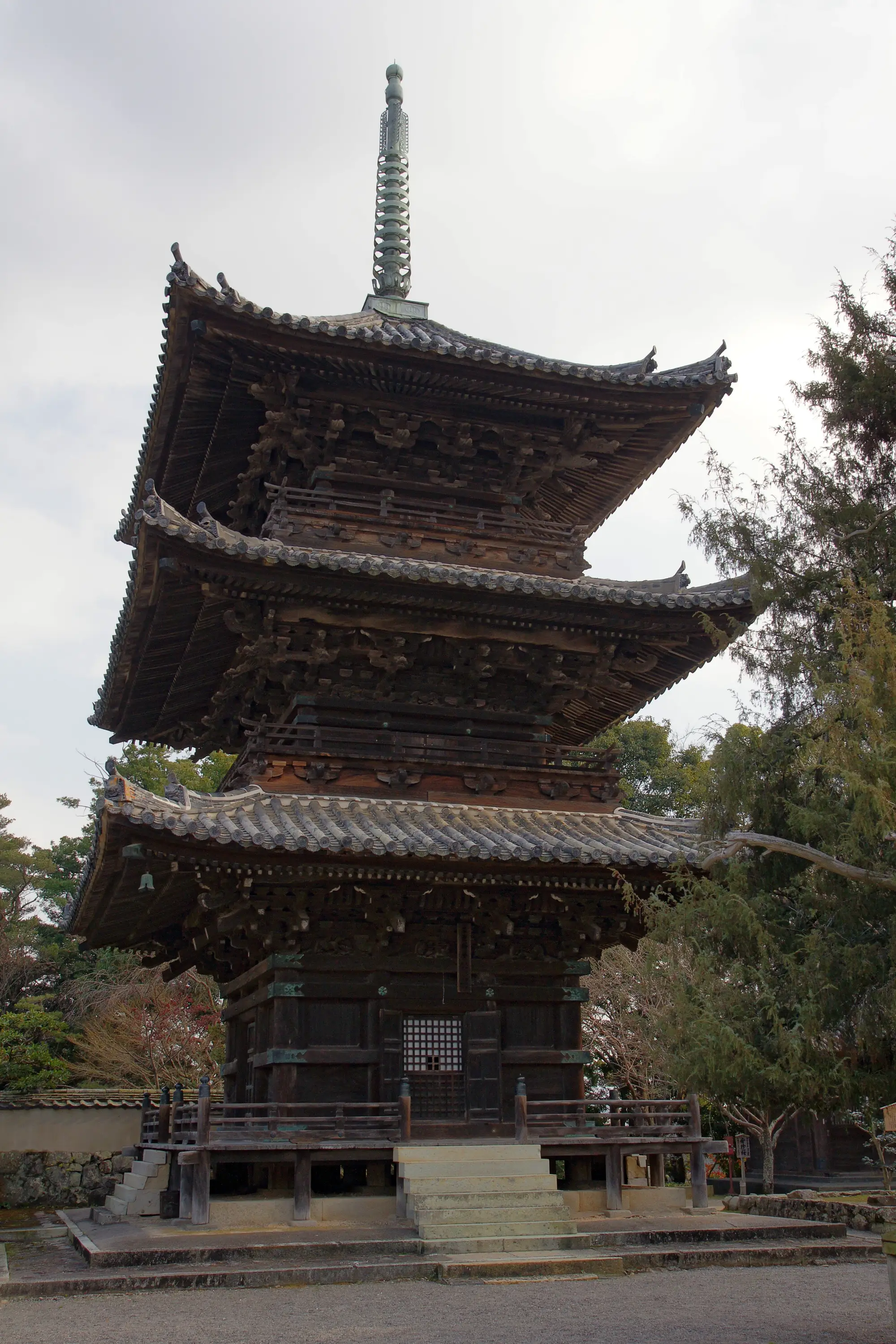 和歌山県日高川町、道成寺の三重塔
