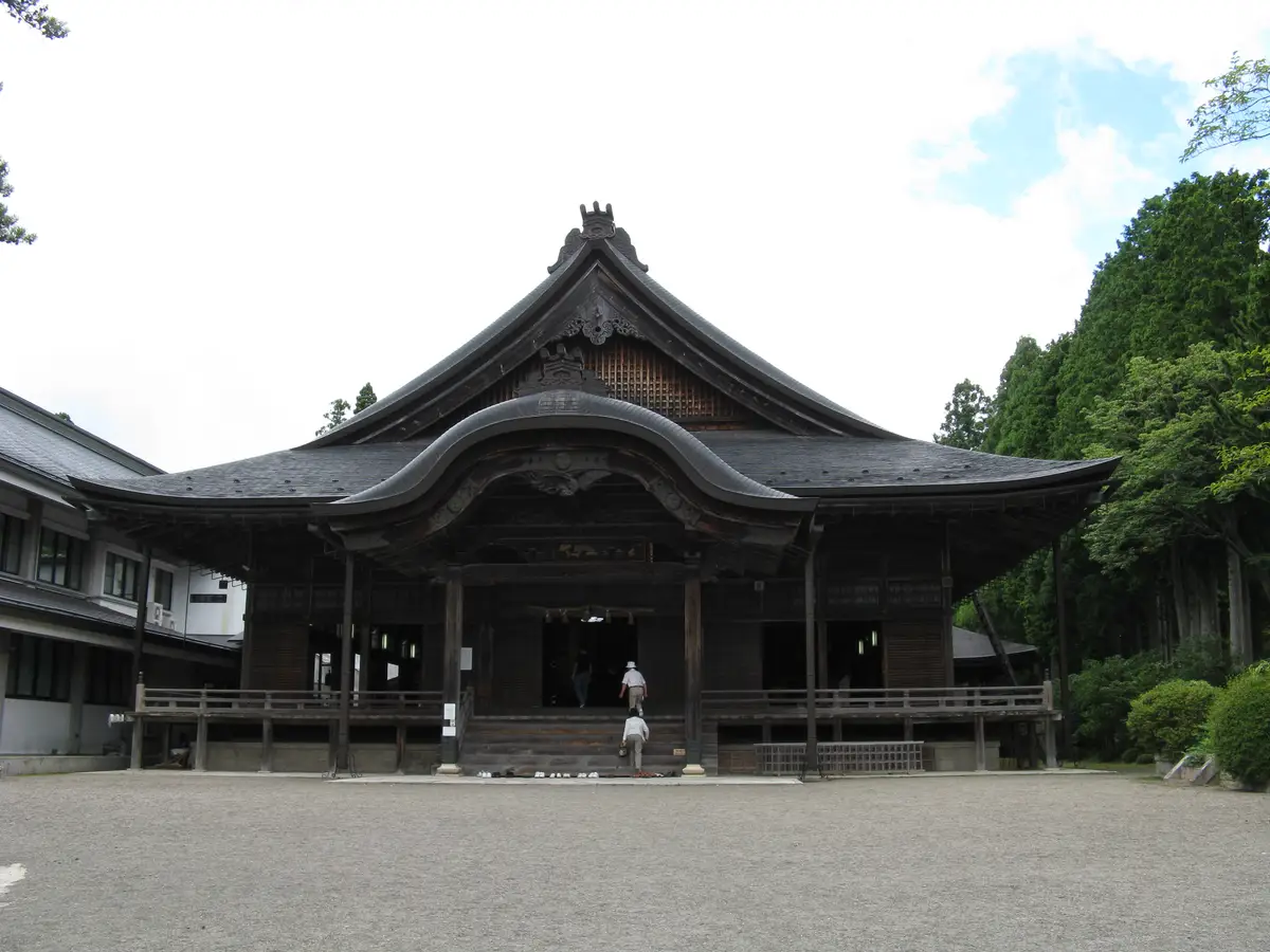 高野山・大師教会の大講堂の正面
